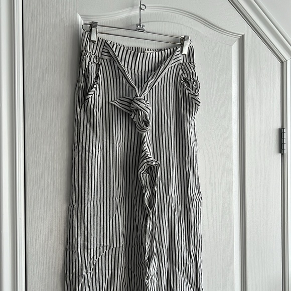 Wilfred lightweight summer wide leg pant. Inseam 22inches - Picture 2 of 8